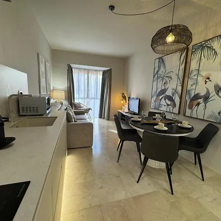 Centrally Located Flat In - Capuchinos * Малага