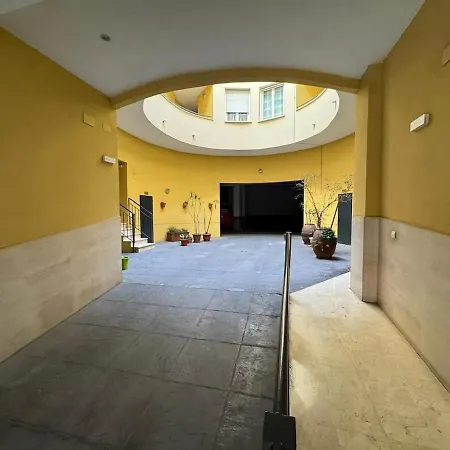 Centrally Located Flat In - Capuchinos Málaga