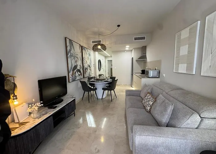 Апартаменты Centrally Located Flat In - Capuchinos Малага