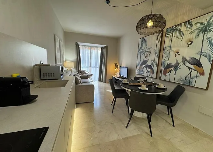 Centrally Located Flat In - Capuchinos * Малага