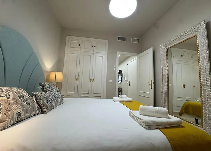 Centrally Located Flat In - Capuchinos * Малага