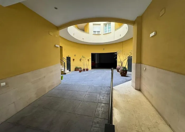 Centrally Located Flat In - Capuchinos Малага